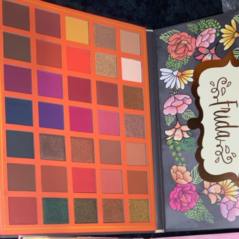 Frida eyeshadow palette